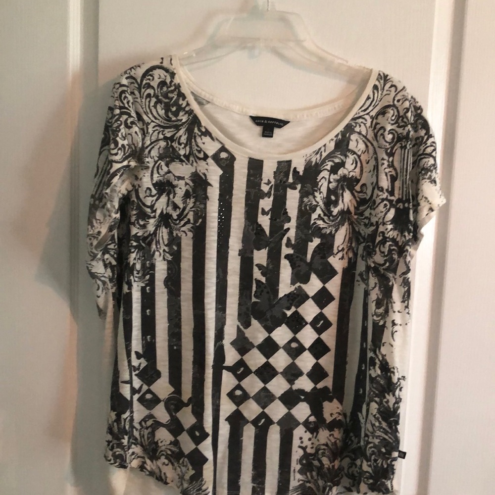 Black and white shirt with black stones
